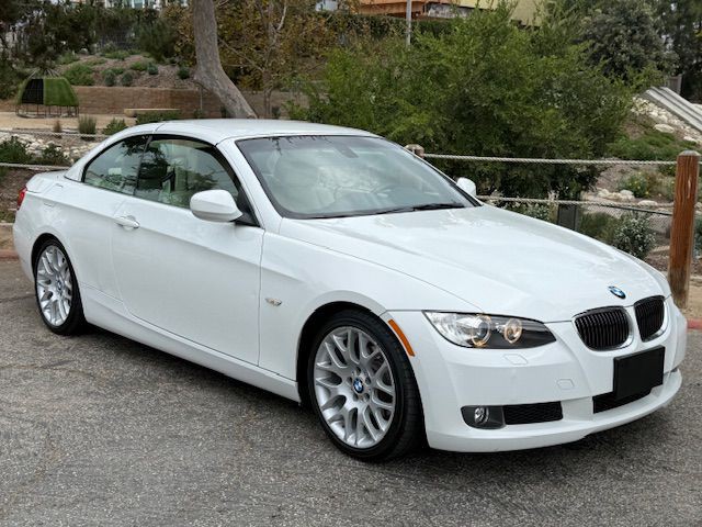 2010 BMW 3 Series Image 2