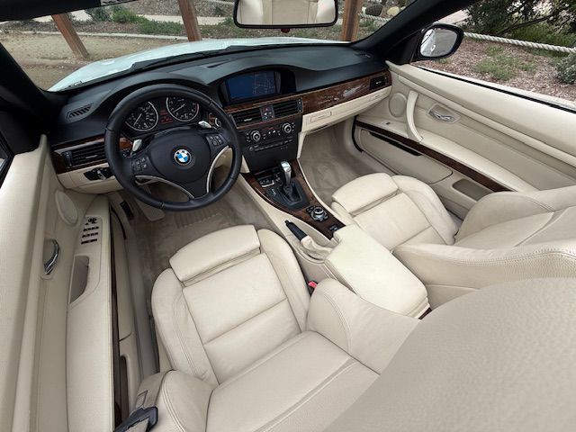 2010 BMW 3 Series Image 6