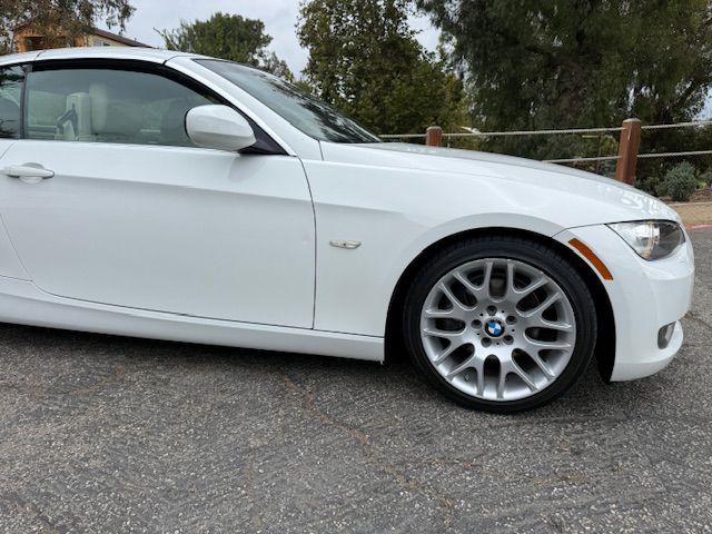 2010 BMW 3 Series Image 18