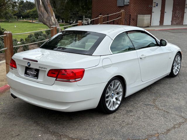 2010 BMW 3 Series Image 21