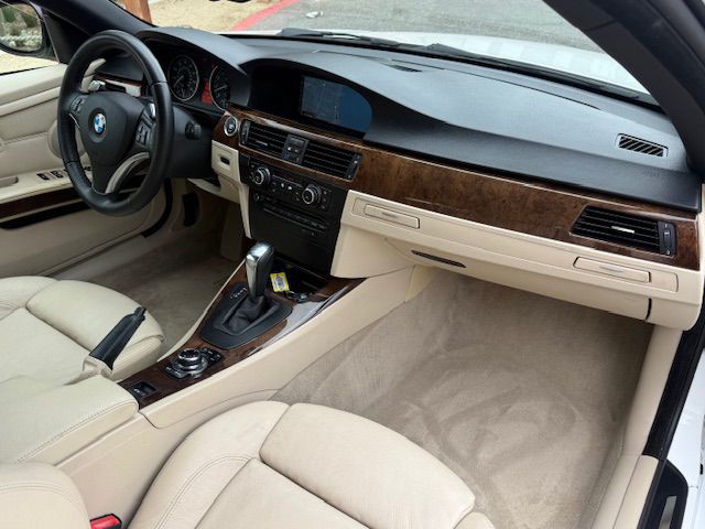 2010 BMW 3 Series Image 23