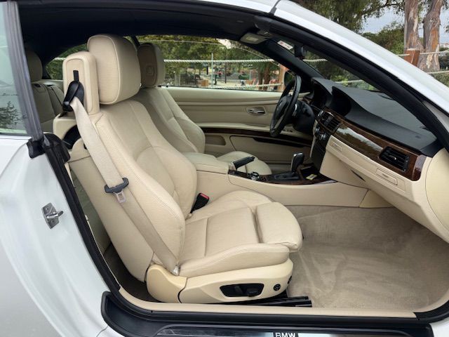 2010 BMW 3 Series Image 24