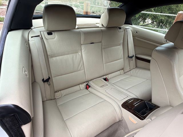 2010 BMW 3 Series Image 25