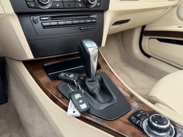 2010 BMW 3 Series Image 26