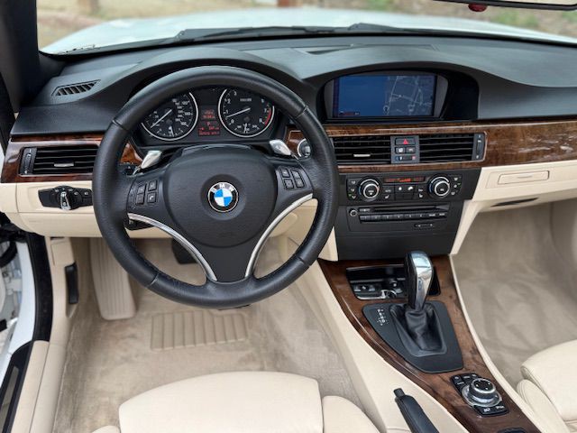 2010 BMW 3 Series Image 30