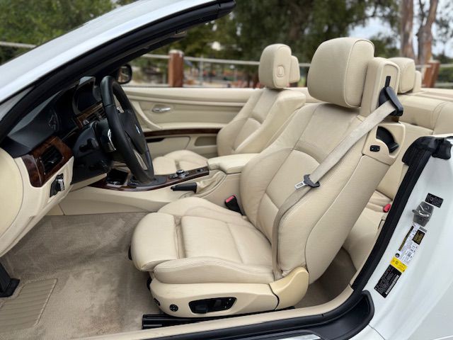 2010 BMW 3 Series Image 31