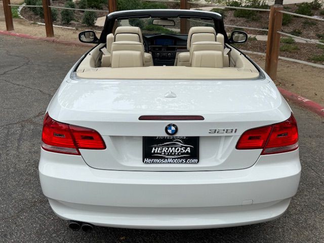 2010 BMW 3 Series Image 32