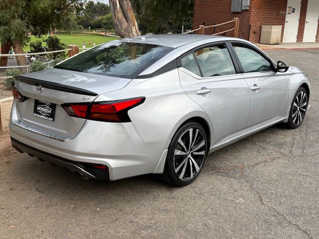 2022 Nissan Altima Image 2