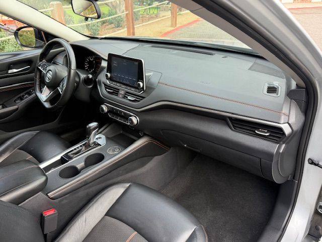 2022 Nissan Altima Image 17