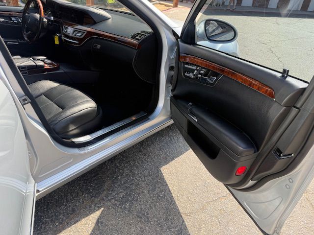 2009 Mercedes-Benz S-Class Image 25