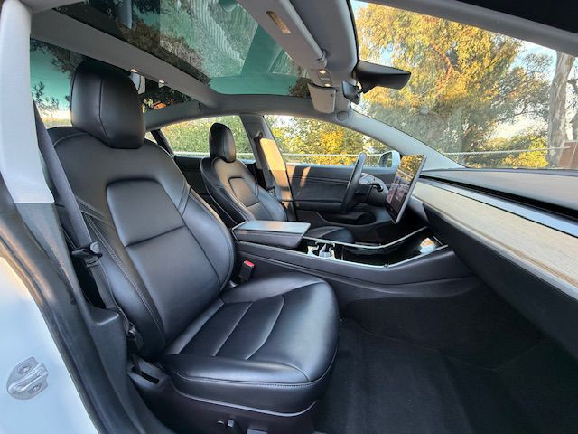 2018 Tesla Model 3 Image 8