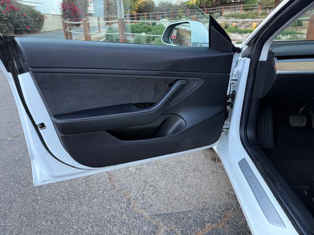 2018 Tesla Model 3 Image 28