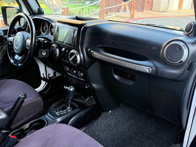 2013 Jeep Wrangler Image 6