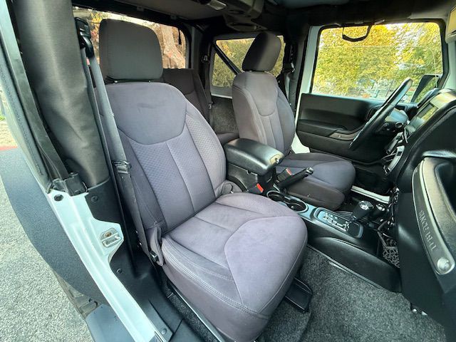 2013 Jeep Wrangler Image 7