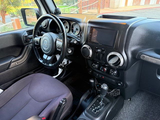 2013 Jeep Wrangler Image 8