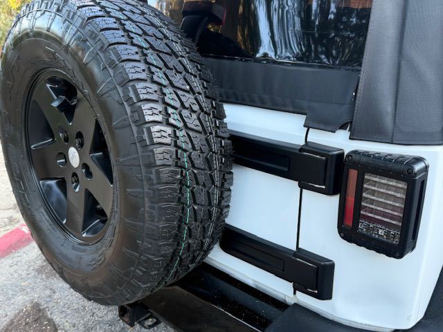 2013 Jeep Wrangler Image 14