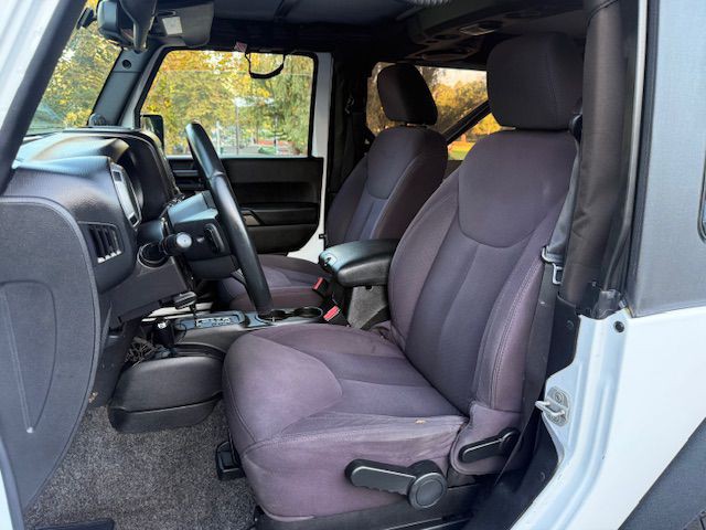 2013 Jeep Wrangler Image 16