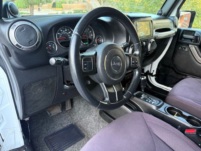 2013 Jeep Wrangler Image 17