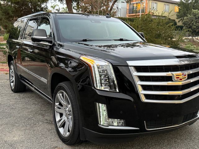 2016 Cadillac Escalade Image 3