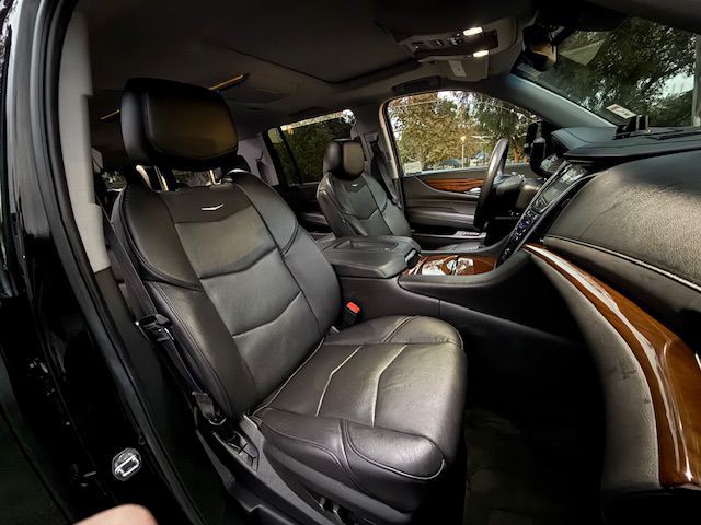 2016 Cadillac Escalade Image 7