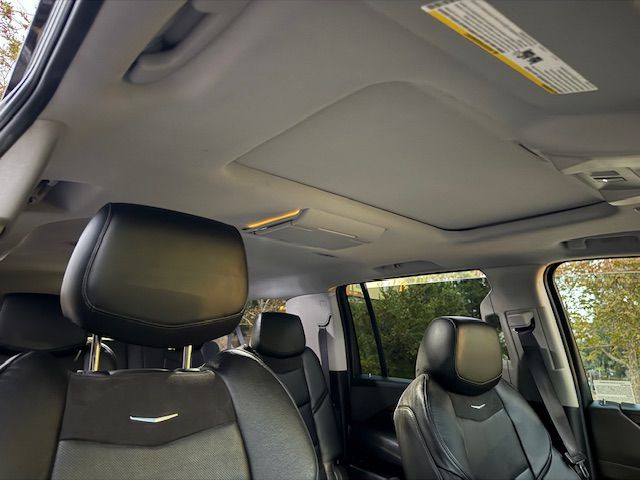 2016 Cadillac Escalade Image 10