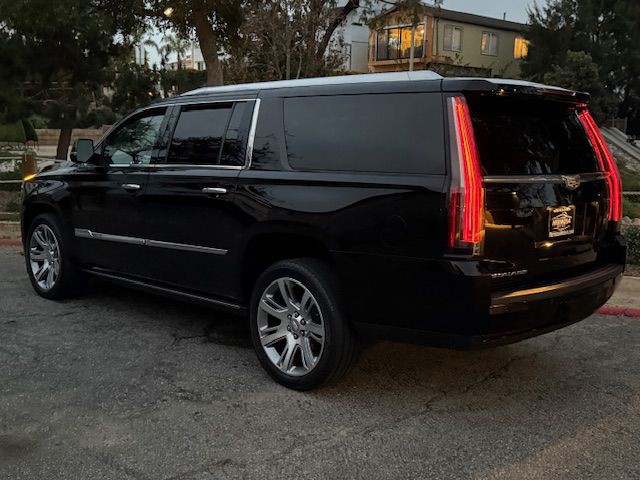 2016 Cadillac Escalade Image 12