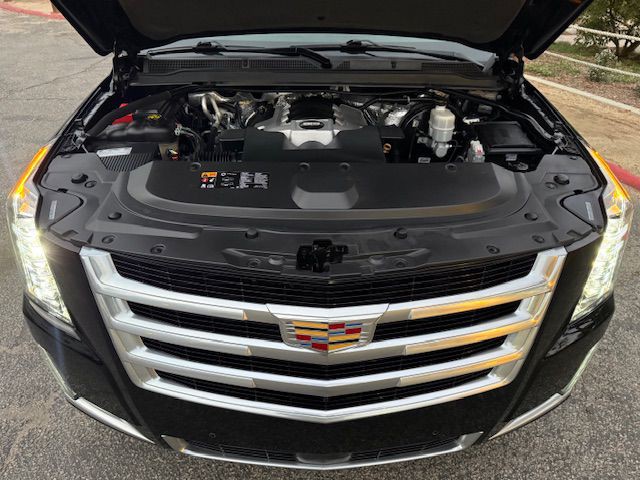 2016 Cadillac Escalade Image 21