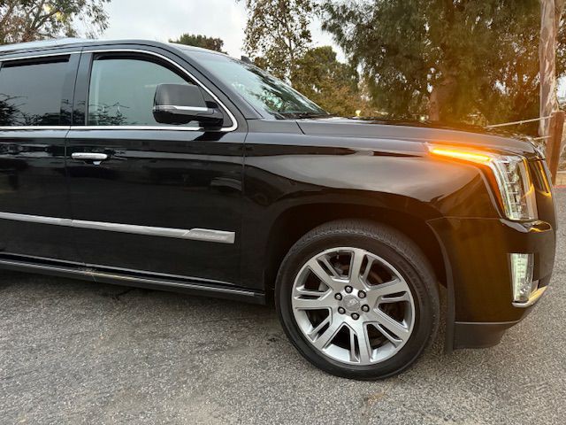 2016 Cadillac Escalade Image 26