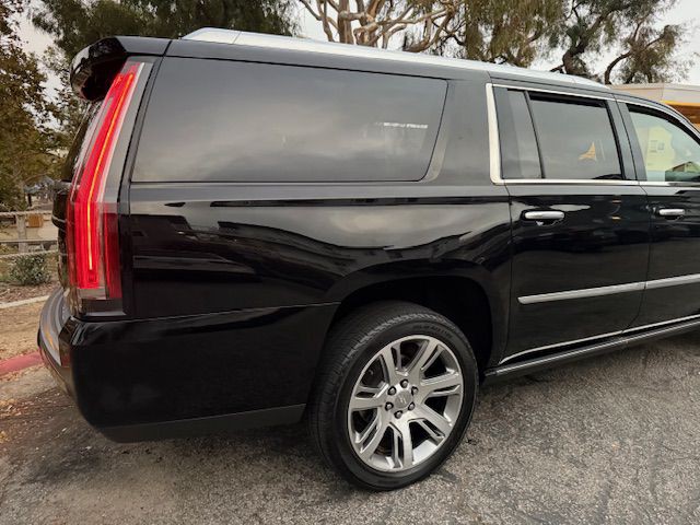 2016 Cadillac Escalade Image 27