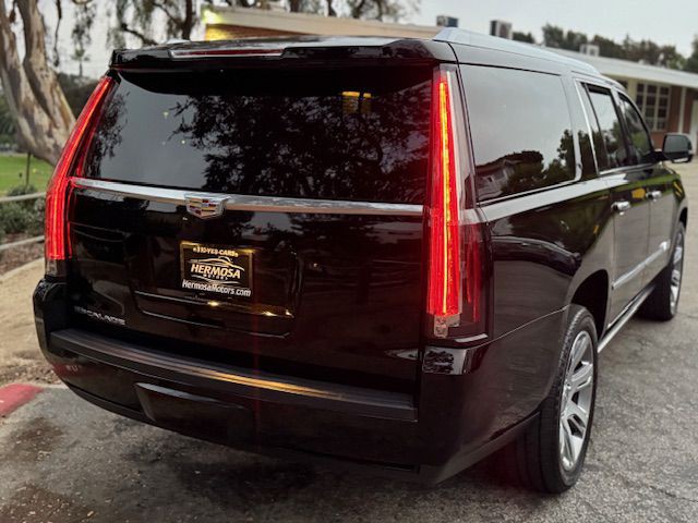 2016 Cadillac Escalade Image 28