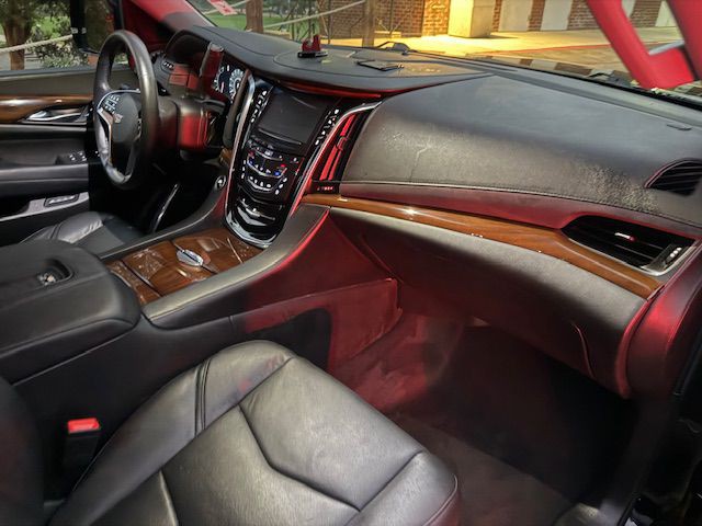 2016 Cadillac Escalade Image 30