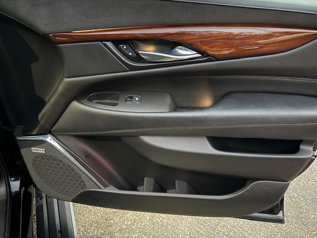 2016 Cadillac Escalade Image 31