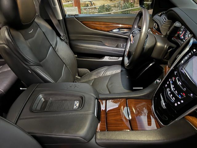 2016 Cadillac Escalade Image 33