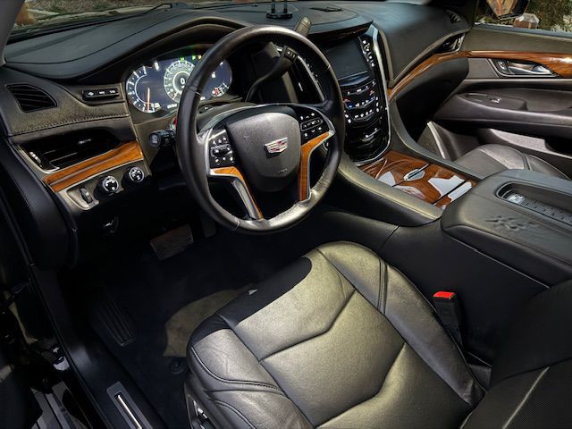 2016 Cadillac Escalade Image 36