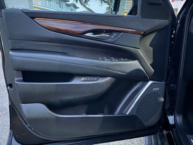 2016 Cadillac Escalade Image 37