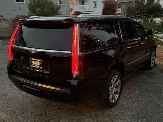 2016 Cadillac Escalade Image 38