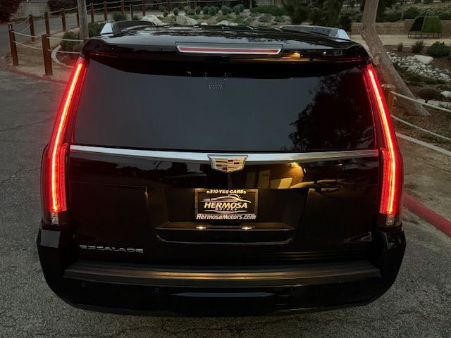 2016 Cadillac Escalade Image 39
