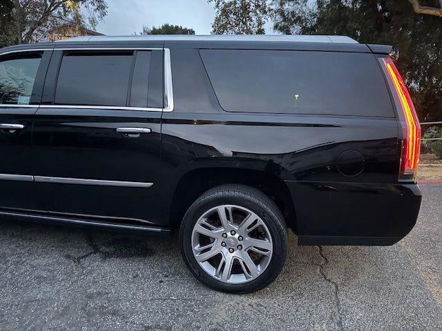 2016 Cadillac Escalade Image 41