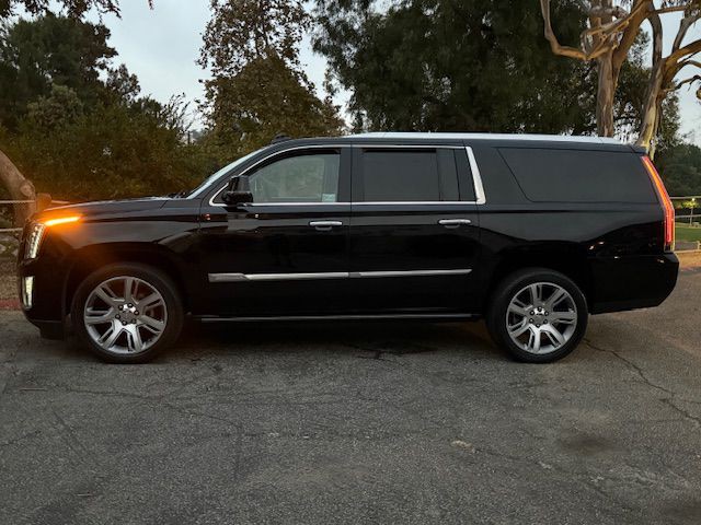 2016 Cadillac Escalade Image 43