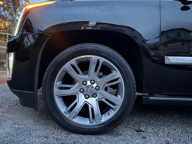 2016 Cadillac Escalade Image 46