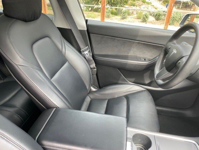 2022 Tesla Model 3 Image 38