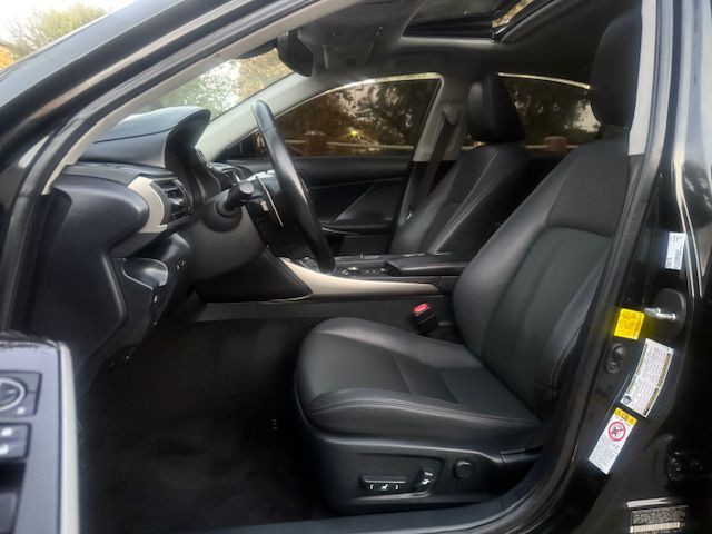 2018 Lexus IS Image 5