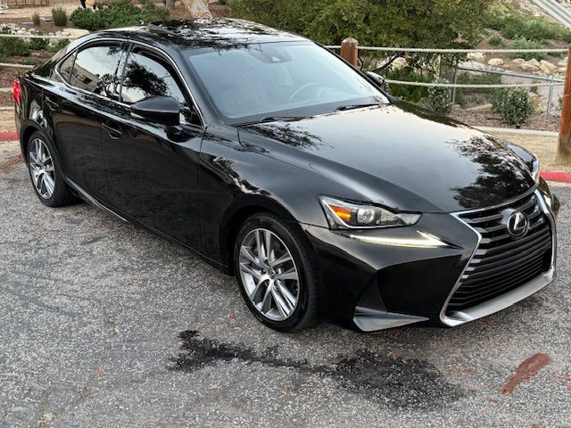 2018 Lexus IS Image 6