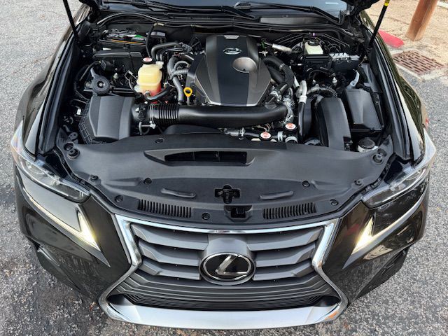 2018 Lexus IS Image 12