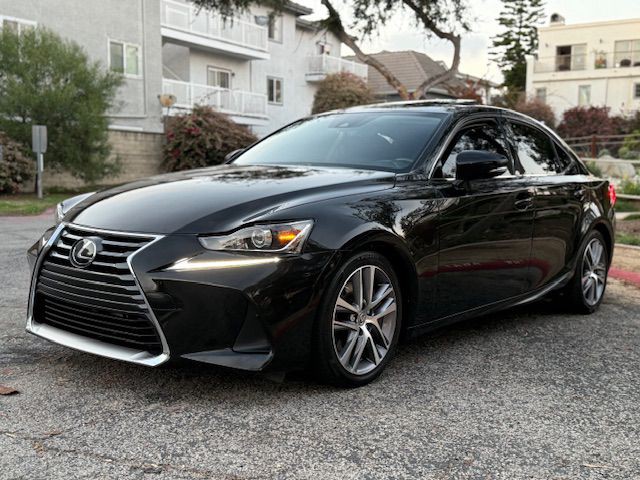 2018 Lexus IS Image 14