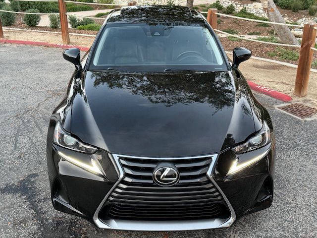 2018 Lexus IS Image 15