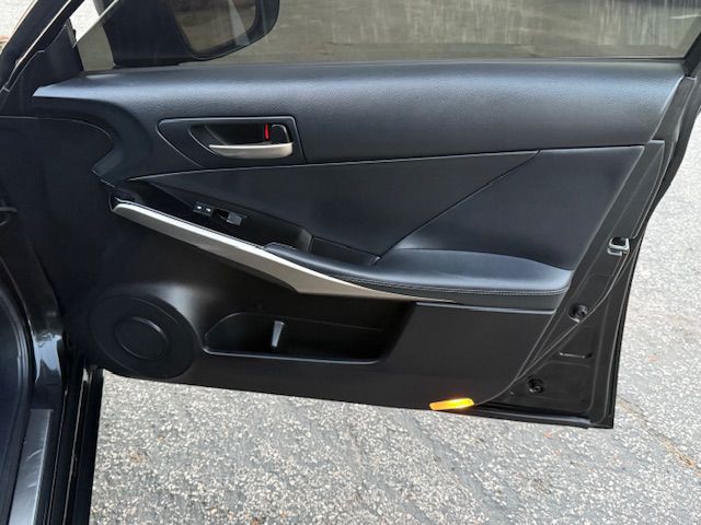 2018 Lexus IS Image 21