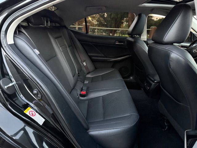 2018 Lexus IS Image 22