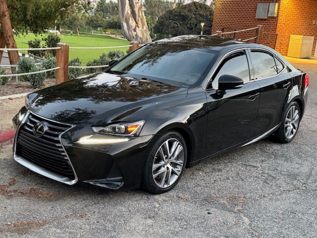 2018 Lexus IS Image 34