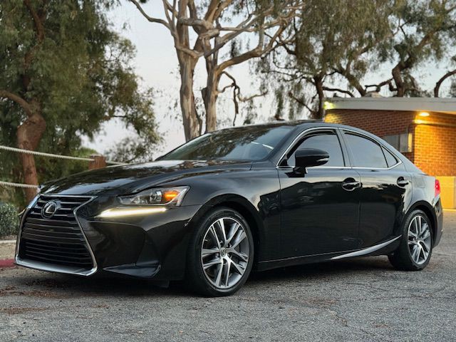 2018 Lexus IS Image 35